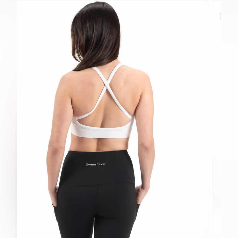 Sweetflexx Black Capris + Pockets | Hi-Rise | Resistance Leggings, Size 8 - Picture 4 of 10
